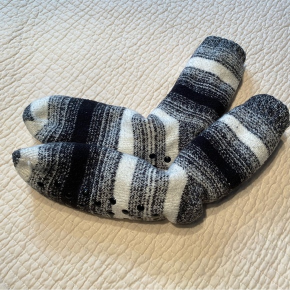 Set of 3 Pairs of Fluffy Winter Socks. - Picture 8 of 11